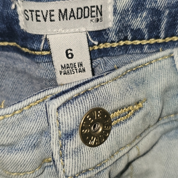 Steve Madden Kids Blue Ankle Cropped Jeans with Classic Fit - Picture 4 of 9